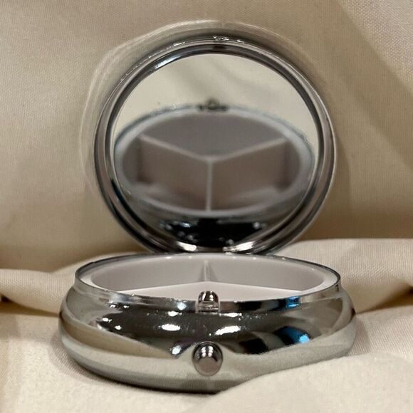 Whimsical Belle Reading Book Pill Box 3 Compartment Medicine Pill Case Metal NEW - Picture 5 of 5